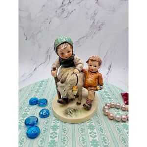 Hummel Goebel Homeward Bound #334, TMK5, 1975, 5.25”tall, beautiful figurine